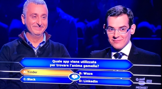 Giuliano Leo da Terracina a Chi vuol essere milionario lancia il tormentone social #tinderessa