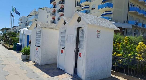 Il sindaco ordina l'apertura dei bagni in spiaggia a Jesolo