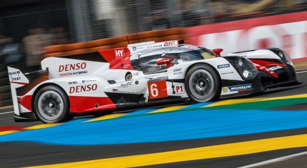 Le Mans, ad un terzo di gara Toyota precede Porsche. Audi in difficoltà