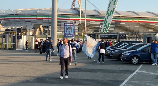 Tifosi del Napoli comprano biglietti in altri settori: 100 tagliandi sequestrati