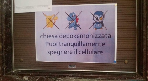 Roma, per i fedeli spunta il cartello: «Chiesa depokemonizzata, puoi spegnere il cellulare»