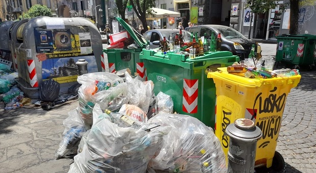 Comunali a Napoli. L'allarme di Maresca: «La città affoga tra i rifiuti ovunque e si acquistano tricicli»
