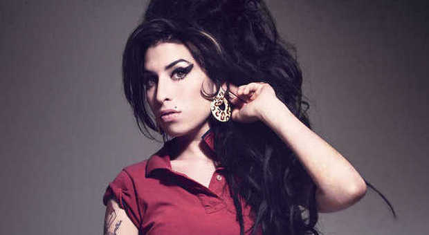 Amy Winehouse, in arrivo il film "verità" del padre e dell'ex fidanzato