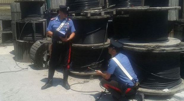 Rubano rame in un deposito e aggrediscono i carabinieri: in manette anche uno dei Mazzarella