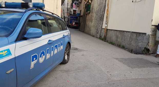 Raid della babygang nella villa di Castellammare: due fratelli feriti a colpi di casco