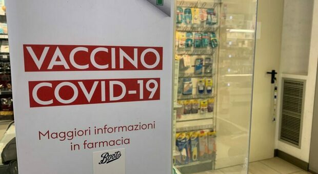 Vaccino Covid, ipotesi open day per frenare l'aumento dei contagi: si temono 15mila morti