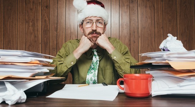 Lavorare a Natale: dieci consigli per superare la tristezza
