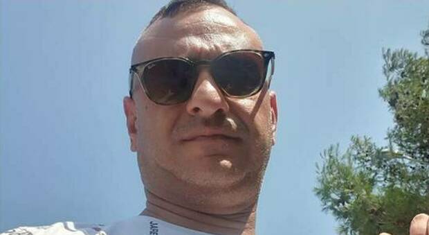 Tifoso morto negli scontri prima di Inter-Napoli, la Procura: «Ultrà napoletano a processo per omicidio volontario»
