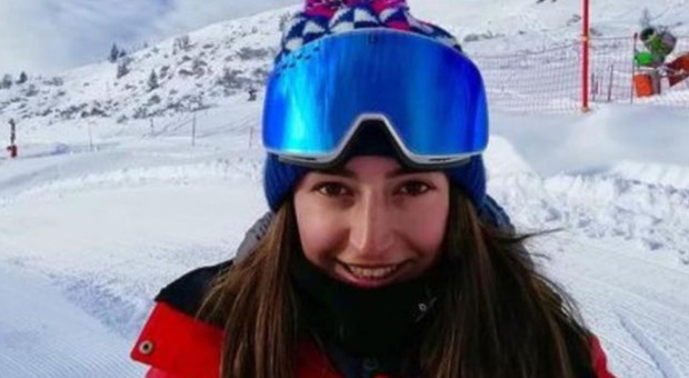 Janira Mellé, maestra di sci morta a 25 anni: si è sentita male dopo un'operazione alla gamba