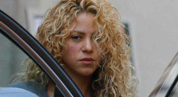 Shakira a passeggio senza trucco: l'avete mai vista così?