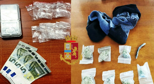 Napoli, dosi di hashish e marijuana nascoste nel calzino: arrestato a Scampia
