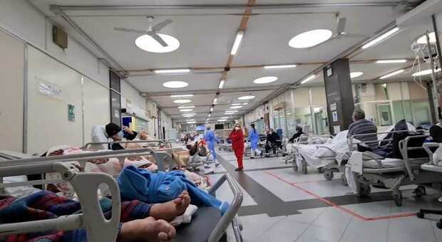 Napoli, al Cardarelli pronto soccorso pieno: i medici chiedono aiuto al bed manager