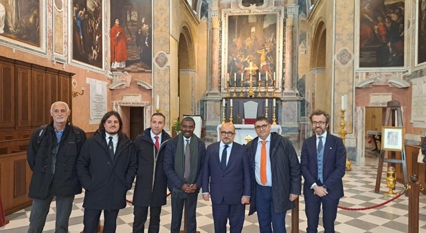 Il ministro Gennaro Sangiuliano e il direttore dell'Unesco, Lazare Eloundou Assomo al Rione Terra
