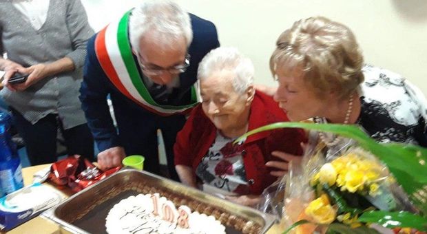 La festa a nonna Lucia per i 108 anni con il sindaco Orsi