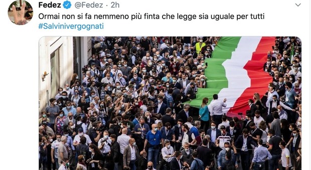 Fedez contro Salvini e la manifestazione a Roma: « Ormai non si fa nemmeno più finta che legge sia uguale per tutti »