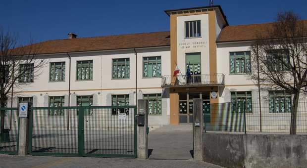 La scuola Cesare Battisti di Azzano