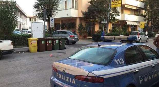 Civitanova, cliente spara in una finanziaria dopo una violenta lite: paura nel palazzo
