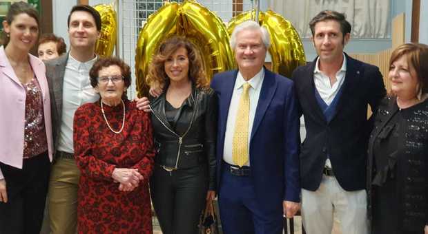Cento anni di Iride: la festa di compleanno con 53 invitati tra cui anche il sindaco