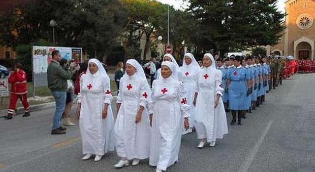 Senigallia, sfilata e gara di soccorso La Croce Rossa è da copertina