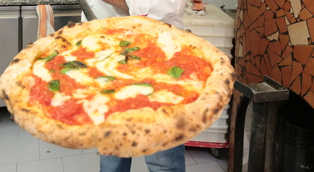 Nasce la giornata del pizzaiolo napoletano: sarà il 17 gennaio, in onore di Sant'Antuono