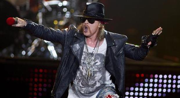 Axl Rose dei Guns 'n' Roses è il nuovo cantante degli Ac/Dc: sostituirà Brian Johnson