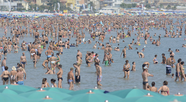 Aumentano i turisti stranieri in Italia ma calano nelle spiagge delle Marche
