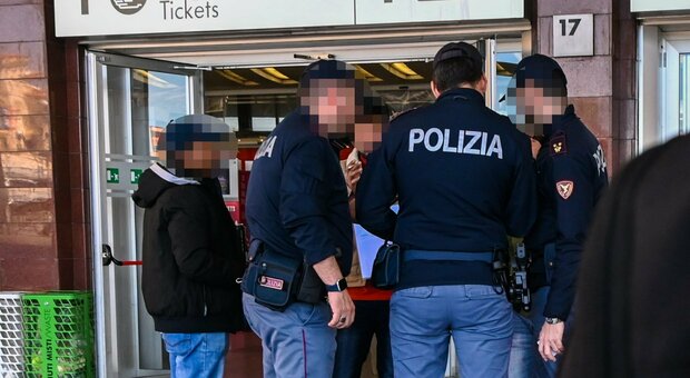Roma, maxi furto alla stazione: trolley con 300mila euro. Dentro il bagaglio c'erano soldi, orologi e gioielli