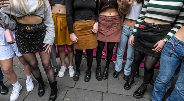 Massa, a scuola vietati piercing, leggins e pantaloni a vita bassa: polemica sul dress code dell'alberghiero