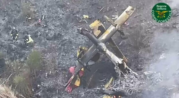 Canadair precipita e si schianta sull'Etna durante lo spegnimento di un incendio: a bordo due piloti