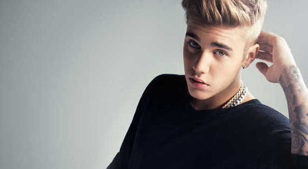 La fan di Justin Bieber cambia il suo cognome in Bieber. "Così sembrerò sposata con lui..."