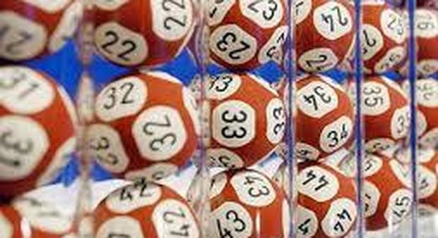 Lotto, le estrazioni del 20 gennaio e i numeri vincenti del Superenalotto