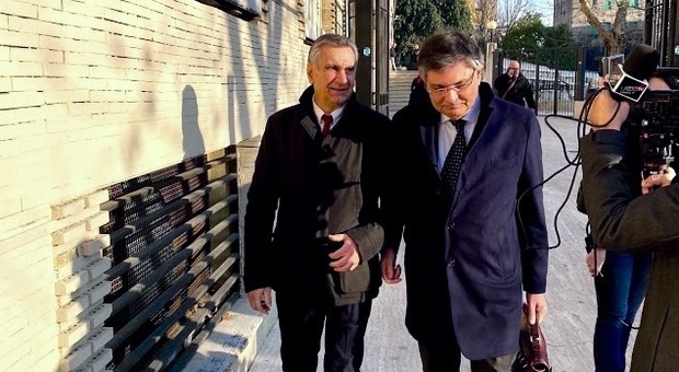 A sinistra l'ex maresciallo Mottola e l'avvocato Francesco Germani
