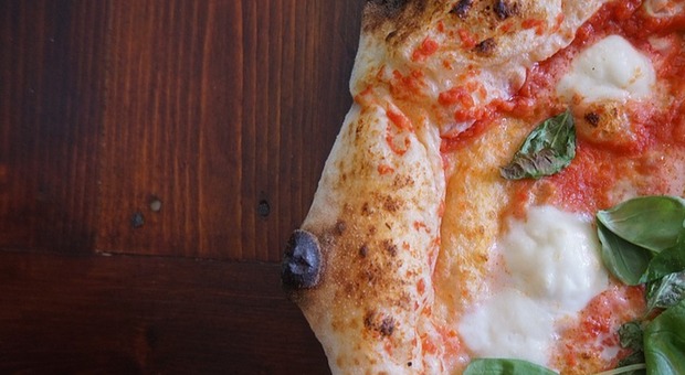 Viaggio in Italia all’insegna della pizza: i migliori luoghi dove mangiarla