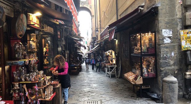 Covid a Napoli, ai crocieristi è vietato fare acquisti: insorgono gli artigiani del presepe