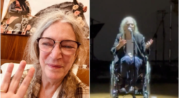 Patti Smith crolla sul palco per un malore: «Forte emicrania da giorni».  Ecco cosa è successo