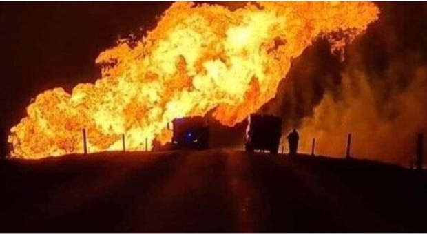 Gasdotto esplode in Lituania, vasto incendio nell'area: centinaia di persone evacuate