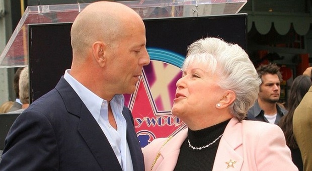 Bruce Willis, la mamma: «Mio figlio ormai non mi riconosce più ed è diventato aggressivo»