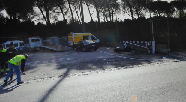 Napoli, incidente mortale in via Terracina: un uomo viene sbalzato dal suo scooter e perde la vita