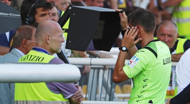 Il Cagliari supera il Parma 3-1, recupero record per colpa del Var