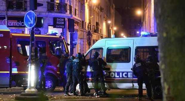 Attentato a Parigi, identificati 3 kamikaze: fra loro un rifugiato passato per la Grecia