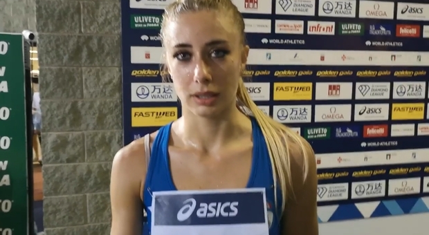 Gaia Sabbatini durante le interviste del dopo-gara
