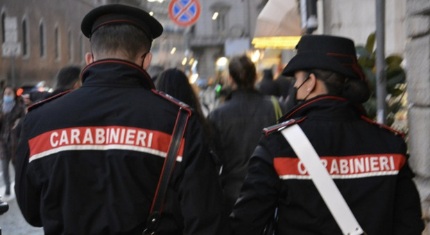«Sei obeso per entrare nei Carabinieri»: 19enne prima espulso poi riammesso dopo il ricorso
