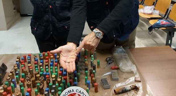Giallo a Ostia, 300 cartucce e pezzi di fucile trovati accanto ai cassonetti