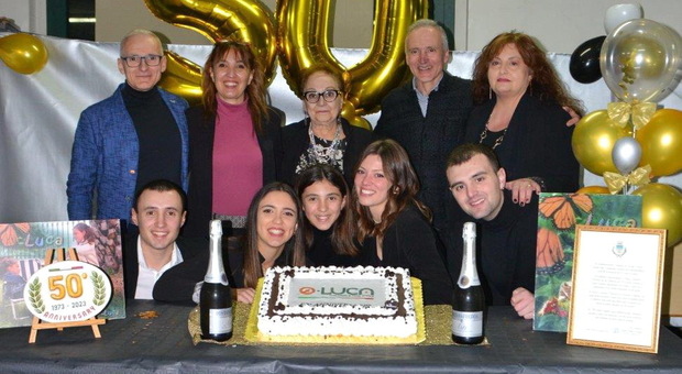 Calzaturificio Luca a Monte Urano, festa per i 50 anni con i fratelli Vesprini: «Si vince con famiglia e territorio»