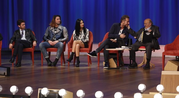 Maurizio Costanzo Show, speciale GF Vip. Sul palco, Bossari, Onestini, Tonon e Giulia De Lellis