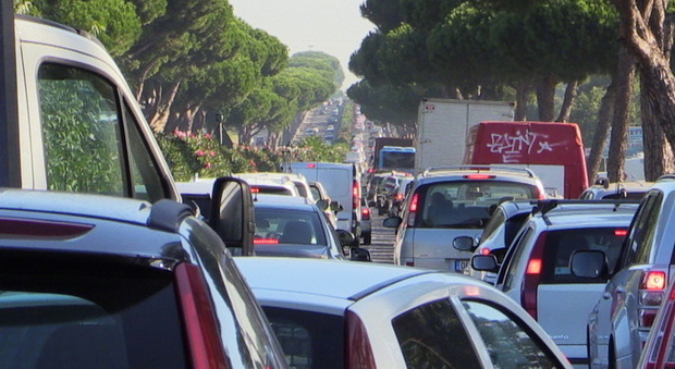 Roma, l'estate è finita lo dice il traffico: code dalla Pontina al Muro Torto