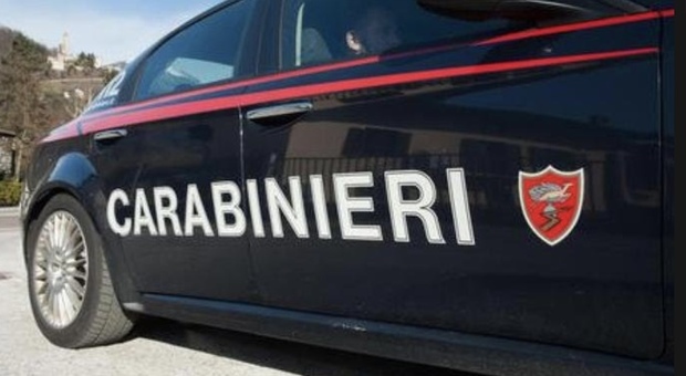 Roma, carabinieri all'Anagrafe di via Trionfale: i numeretti già finiti alle 10 di mattina e i cittadini esasperati chiamano il 112