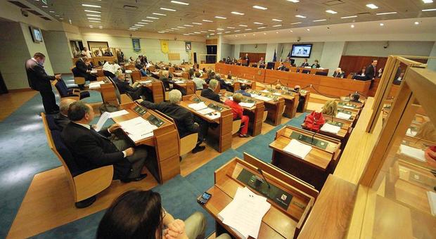 Acquisto immobili abusivi, il Consiglio regionale della Campania rinviato per mancanza del numero legale