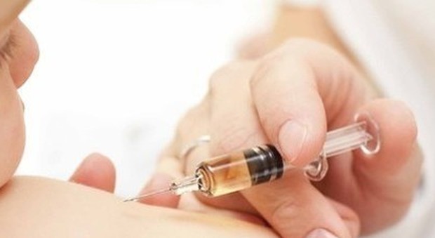 Vaccini a scuola, Comune di Napoli al Miur: «Passaggi contraddittori»
