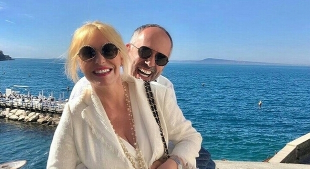 Antonella Clerici più innamorata che mai: vacanze a Sorrento con Garrone